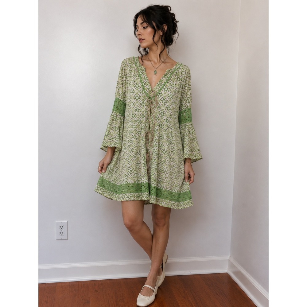 Crown & Ivy Women's Size 8 Rayon Shift Dress Green Geometric Crochet Lace Boho